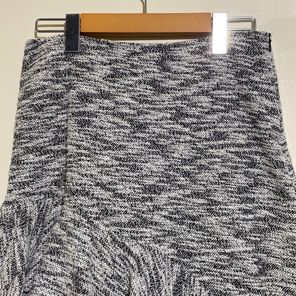 Zara Basic Tweed Asymmetrical Ruffle Black/Cream Skirt Size M - Picture 5 of 10